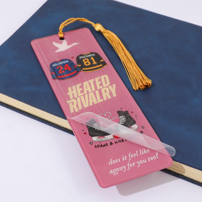 فواصل كتب مميزة بتصميمات منافس - مراجعة Cosplay Prop Book وسعره